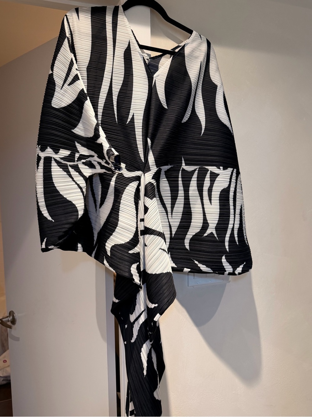 Black and White Abstract Pleated batwing dress O/S - Kate Hewko